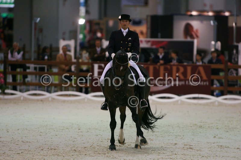 LAUGKS_MEGGLE\'S WELTTALL_MILANO_2011_SS2_2442.jpg